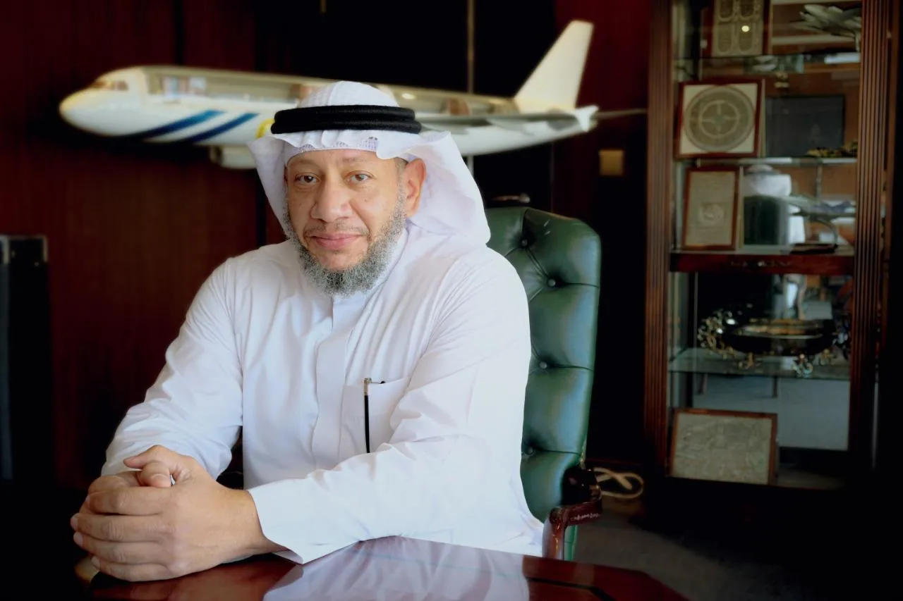 محمد أحمد بنّاني في مكتبه بجدة